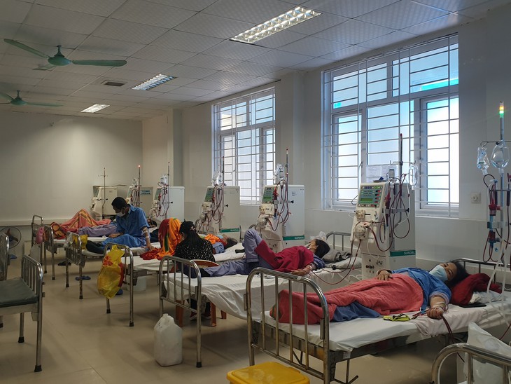 Những người con không máu mủ của bệnh nhân chạy thận - Ảnh 1.