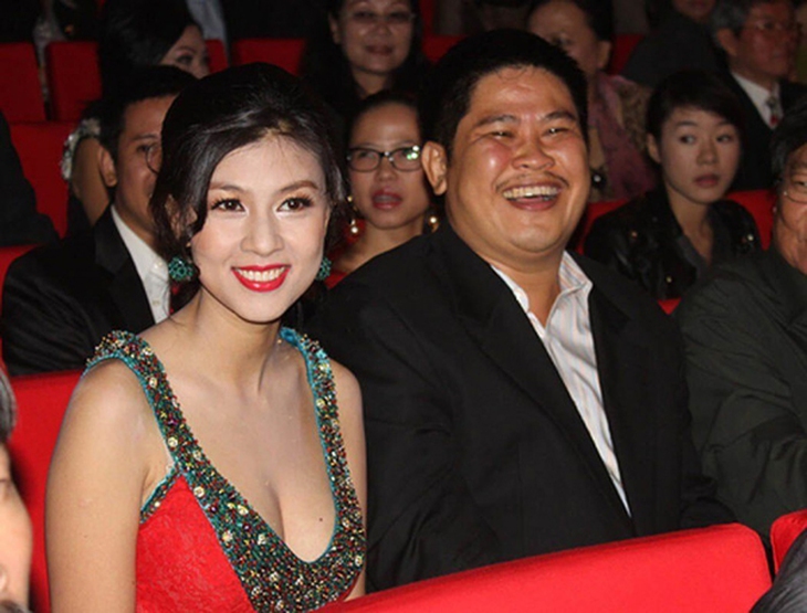 'Ông bầu' quyền lực Phước Sang giờ ra sao sau hơn một thập kỷ vợ nỡ, mất vợ cùng bi kịch bệnh tật? - Ảnh 2. 'Ông bầu' quyền lực Phước Sang giờ ra sao sau hơn một thập kỷ vợ nỡ, mất vợ cùng bi kịch bệnh tật? - Ảnh 2.