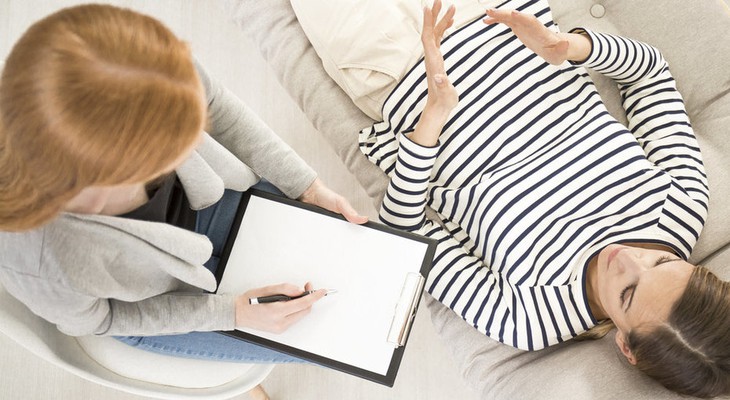 Những người mắc chứng ám ảnh sợ biệt định, nguyên nhân do một số yếu tố sau: Di truyền nếu như gia đình người có tiền sử gia đình mắc chứng bệnh này.