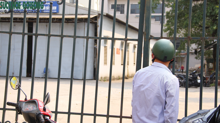 "Thâu đêm suốt sáng" chờ đăng kiểm - Ảnh 1. "Thâu đêm suốt sáng" chờ đăng kiểm - Ảnh 1.