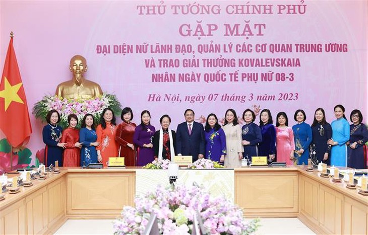 Thủ tướng: Tạo môi trường, điều kiện để phát huy vai trò của phụ nữ Việt Nam - Ảnh 11.