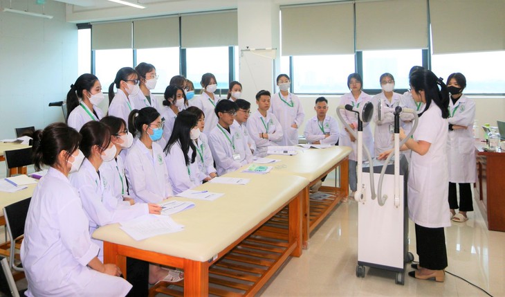 Khối ngành Y Dược có nhất thiết phải tổ chức kỳ thi riêng? - Ảnh 2.