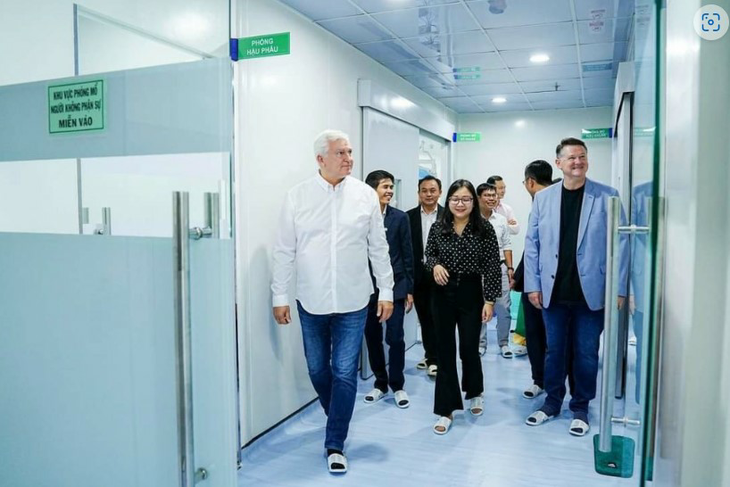 Chăm sóc răng hàm mặt – món quà ý nghĩa cho sức khỏe người lớn tuổi - Ảnh 2.