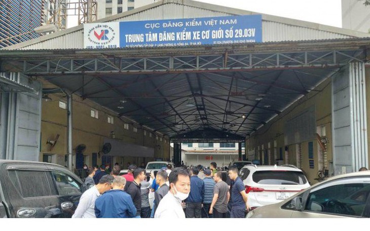 Hà Nội chỉ còn 7 trung tâm đăng kiểm hoạt động, nhiều người nghỉ hưu quay trở lại làm việc
