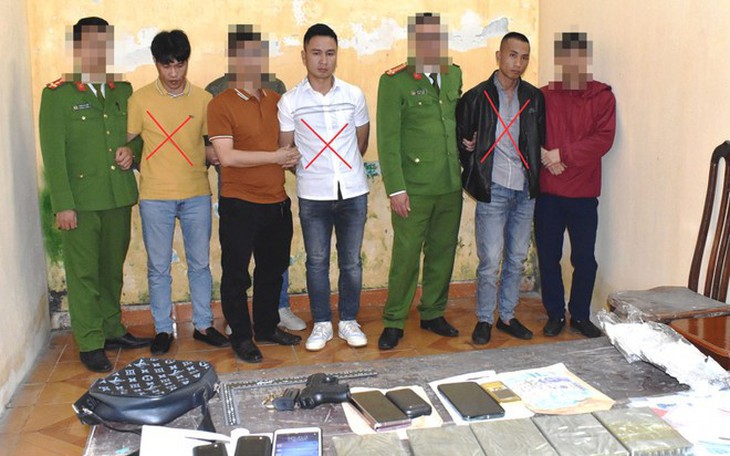 Bắt nhóm đối tượng mang theo súng K59 vận chuyển 5 bánh heroin