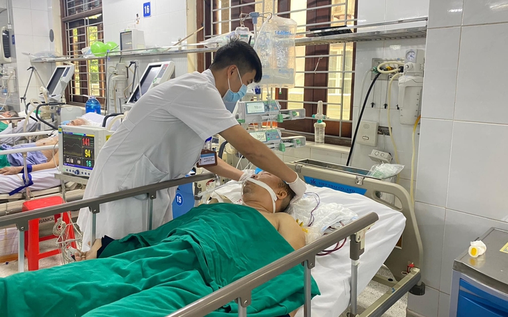 Kích hoạt báo động đỏ cứu sống nam thanh niên bị đa chấn thương, hôn mê sau tai nạn giao thông