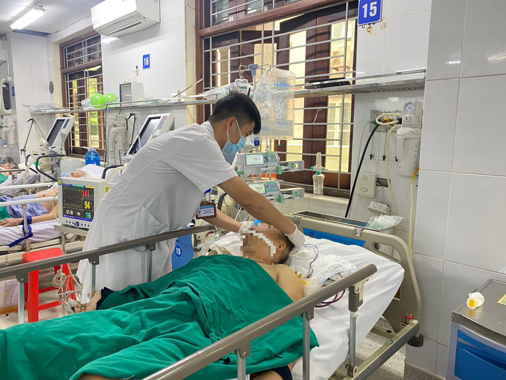 Kích hoạt báo động đỏ cứu sống nam thanh niên bị đa chấn thương, hôn mê sau tai nạn giao thông - Ảnh 1. Kích hoạt báo động đỏ cứu sống nam thanh niên bị đa chấn thương, hôn mê sau tai nạn giao thông - Ảnh 1.