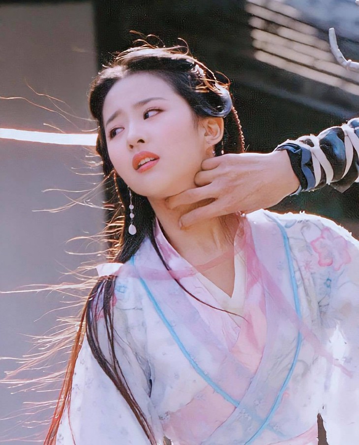 Hoài niệm những tạo hình cổ trang kinh điển để đời của loạt mỹ nhân trong phim Hoa Ngữ - Ảnh 3. Hoài niệm những tạo hình cổ trang kinh điển để đời của loạt mỹ nhân trong phim Hoa Ngữ - Ảnh 3.
