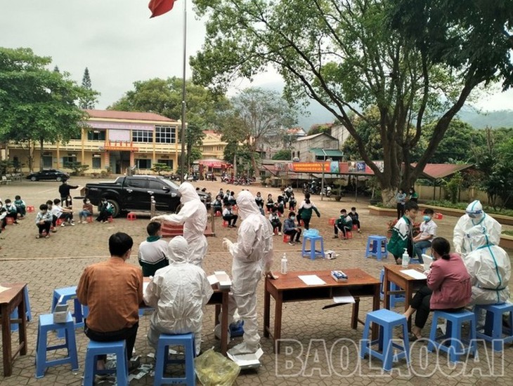 Phát hiện 52 ca mắc COVID-19 trong một trường học ở Lào Cai - Ảnh 1.