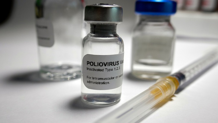 Hiểu thế nào về virus bại liệt có nguồn gốc từ vaccine? - Ảnh 1. Hiểu thế nào về virus bại liệt có nguồn gốc từ vaccine? - Ảnh 1.