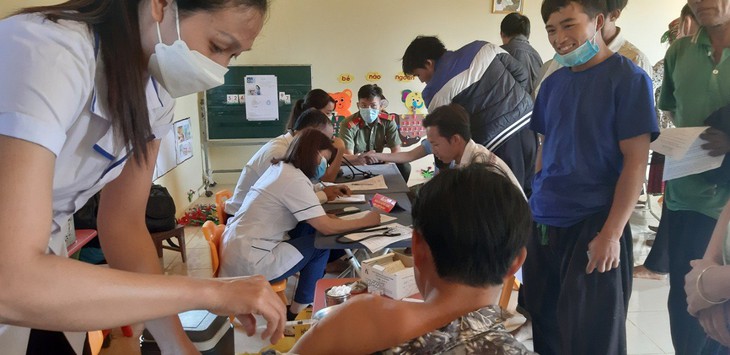 Số ca mắc COVID–19 liên tục tăng, tỉnh Yên Bái tăng cường công tác phòng, chống dịch bệnh - Ảnh 1.