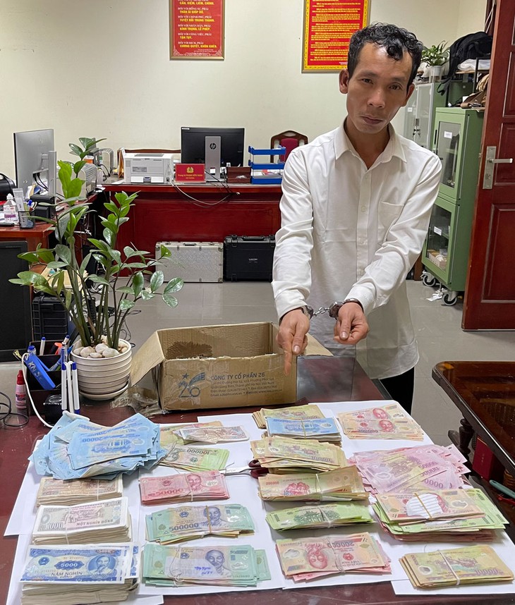 Đối tượng táo tợn lẻn vào chùa, cậy phá két sắt để trộm tiền công đức - Ảnh 1.