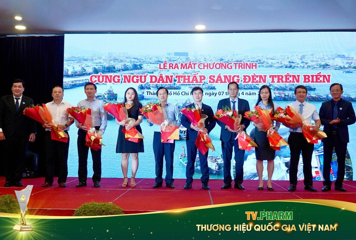 Dược phẩm TV.PHARM tài trợ túi thuốc thiết yếu cùng ngư dân thắp sáng đèn trên biển - Ảnh 3. Dược phẩm TV.PHARM tài trợ túi thuốc thiết yếu cùng ngư dân thắp sáng đèn trên biển - Ảnh 3.