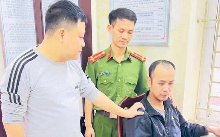 Truy bắt kẻ trộm xe máy tại cổng Bệnh viện Quân y 105