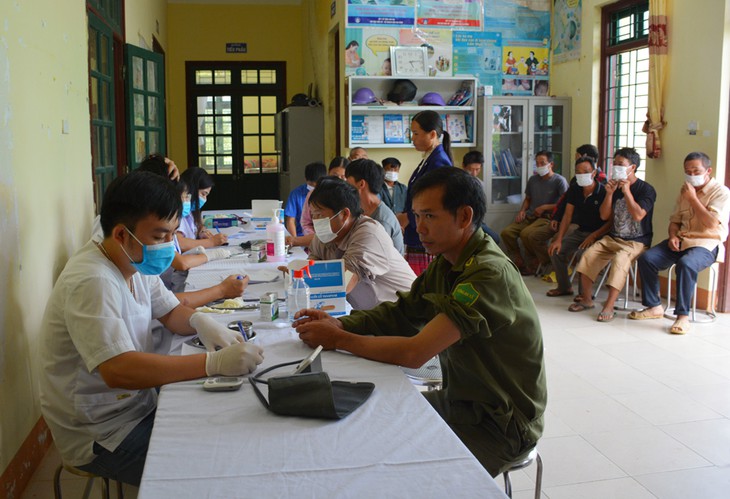 52 ca mắc COVID-19 tại trường THCS: Chủ tịch tỉnh Lào Cai yêu cầu không để dịch lây lan trong trường học - Ảnh 1.