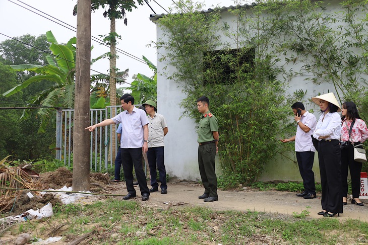 Phó Chủ tịch UBND tỉnh Quảng Bình chỉ đạo xử lý tình trạng nhếch nhác tại biển Nhật Lệ - Ảnh 1. Phó Chủ tịch UBND tỉnh Quảng Bình chỉ đạo xử lý tình trạng nhếch nhác tại biển Nhật Lệ - Ảnh 1.
