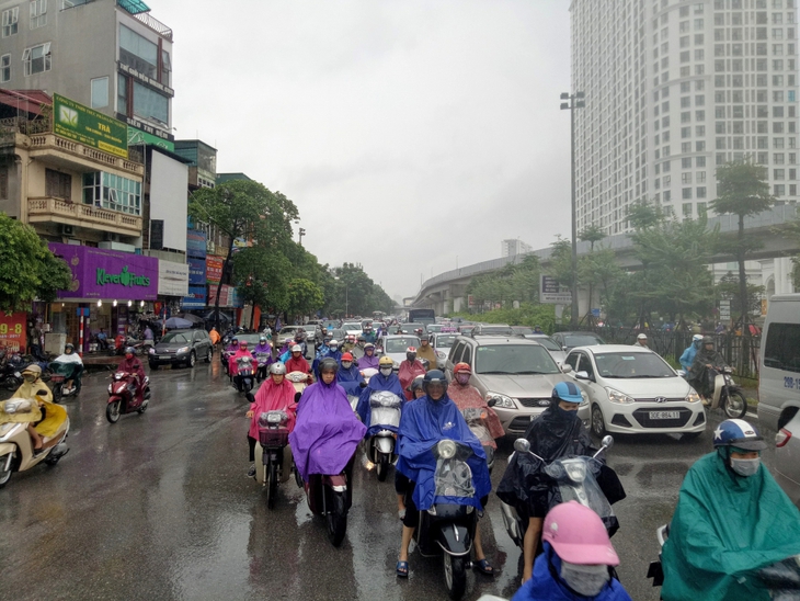 Thời tiết hôm nay 13/4: Bắc Bộ tiếp tục mưa phùn, trời nồm ẩm kéo dài - Ảnh 1.