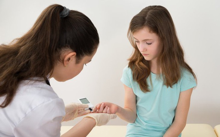 Trẻ em mắc đái tháo đường do đâu?