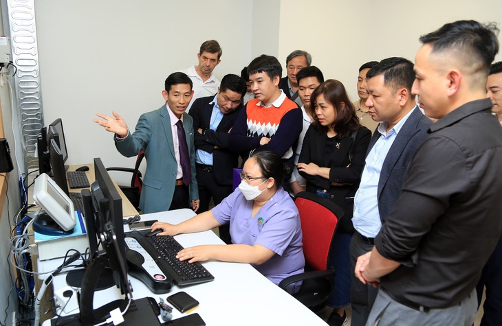 GE HealthCare ra mắt máy chụp cộng hưởng từ SIGNA™ Prime mới tại Bệnh viện Đa khoa Hồng Ngọc - Ảnh 2. GE HealthCare ra mắt máy chụp cộng hưởng từ SIGNA™ Prime mới tại Bệnh viện Đa khoa Hồng Ngọc - Ảnh 2.
