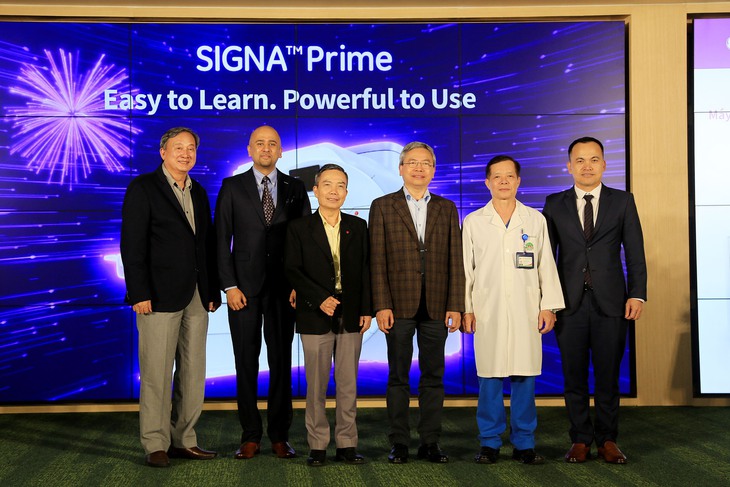 GE HealthCare ra mắt máy chụp cộng hưởng từ SIGNA™ Prime mới tại Bệnh viện Đa khoa Hồng Ngọc - Ảnh 4. GE HealthCare ra mắt máy chụp cộng hưởng từ SIGNA™ Prime mới tại Bệnh viện Đa khoa Hồng Ngọc - Ảnh 4.