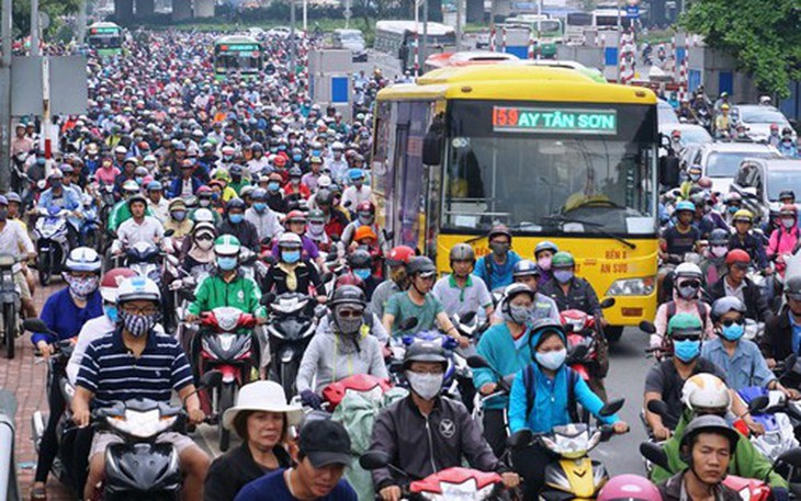 Việt Nam sắp đạt mốc 100 triệu dân: Làm gì để thoát cảnh "chưa giàu đã già"? - Ảnh 2.