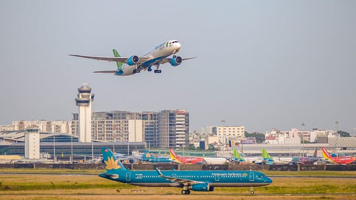 Vì sao giá vé máy bay thường xuyên tăng cao vào các dịp nghỉ lễ? - Ảnh 2. Vì sao giá vé máy bay thường xuyên tăng cao vào các dịp nghỉ lễ? - Ảnh 2.