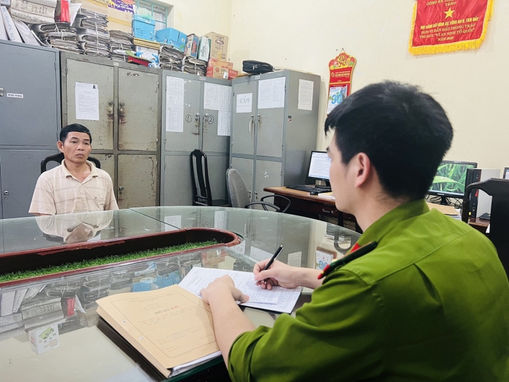 Bất ngờ lời khai của nghi phạm chém người phụ nữ cạnh nhà tử vong - Ảnh 2. Bất ngờ lời khai của nghi phạm chém người phụ nữ cạnh nhà tử vong - Ảnh 2.