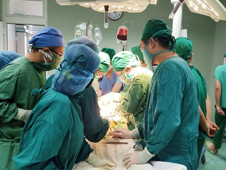 Cứu sống bệnh nhân rò động mạch chủ - đường tiêu hoá tiên phát hiếm gặp - Ảnh 1. Cứu sống bệnh nhân rò động mạch chủ - đường tiêu hoá tiên phát hiếm gặp - Ảnh 1.
