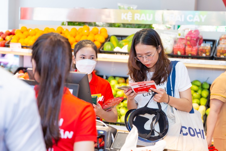 Giá tốt, chương trình hội viên với nhiều ưu đãi đặc quyền giúp WinMart “ghi điểm” với khách hàng - Ảnh 1.