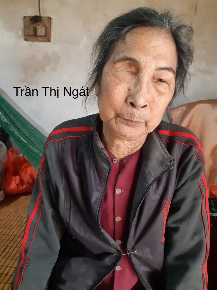 MS 839: Cuộc sống cùng cực của cụ bà mù lòa sống đơn thân nhiều năm giờ mang bệnh nặng - Ảnh 2. MS 839: Cuộc sống cùng cực của cụ bà mù lòa sống đơn thân nhiều năm giờ mang bệnh nặng - Ảnh 2.