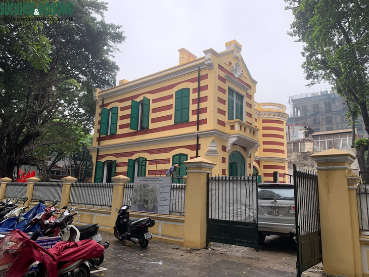 Biệt thự cổ "khoác tạm" màu áo mới, chờ trở về đúng màu nguyên bản - Ảnh 2. Biệt thự cổ "khoác tạm" màu áo mới, chờ trở về đúng màu nguyên bản - Ảnh 2.