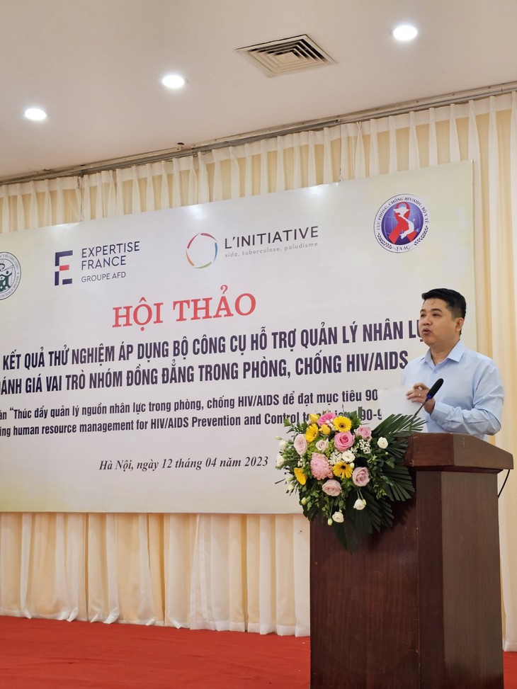 Hội thảo chia sẻ kết quả thử nghiệm áp dụng bộ công cụ hỗ trợ quản lý nhân lực và đánh giá vai trò nhóm đồng đẳng trong phòng, chống HIV/AIDS - Ảnh 2.