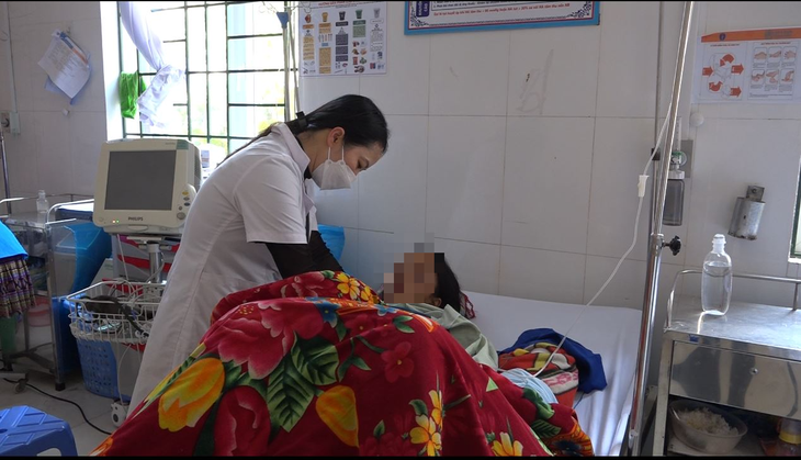 Tự sinh con tại nhà sản phụ bị băng huyết nguy hiểm tính mạng - Ảnh 1.