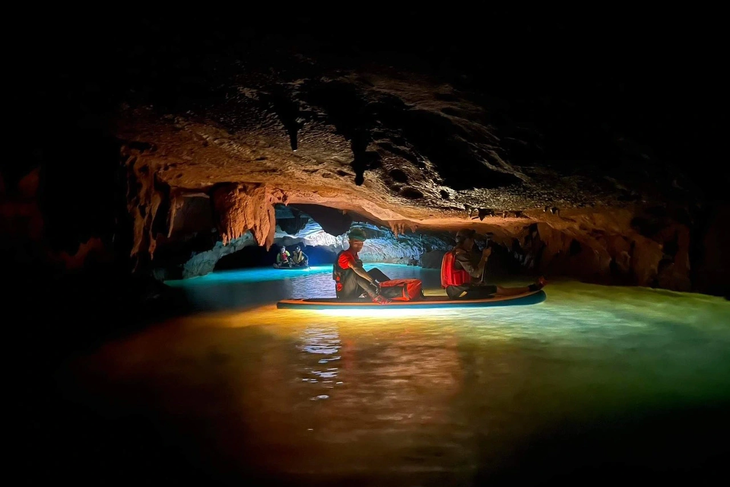 Phát hiện thêm 22 hang động tuyệt đẹp, dài gần 12km tại Quảng Bình - Ảnh 2. Phát hiện thêm 22 hang động tuyệt đẹp, dài gần 12km tại Quảng Bình - Ảnh 2.
