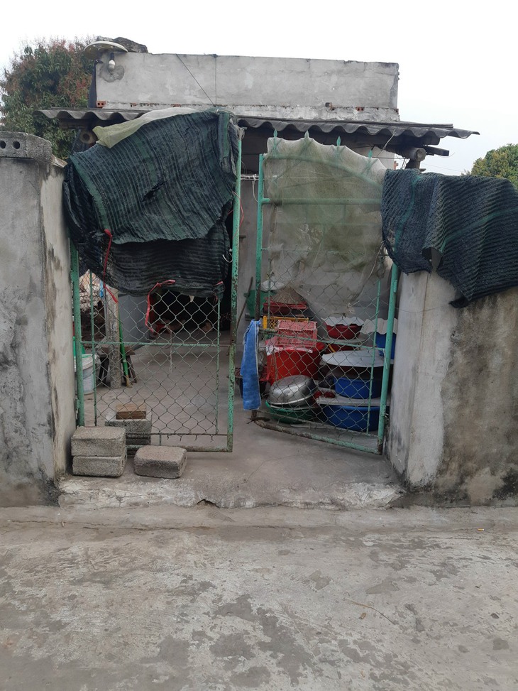 MS 839: Cuộc sống cùng cực của cụ bà mù lòa sống đơn thân nhiều năm giờ mang bệnh nặng - Ảnh 3. MS 839: Cuộc sống cùng cực của cụ bà mù lòa sống đơn thân nhiều năm giờ mang bệnh nặng - Ảnh 3.