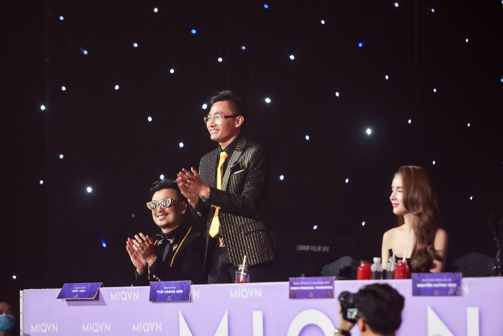 CEO Thái Hoàng Sơn – Viện Thẩm mỹ Siam Thailand cùng các người đẹp tại đêm gala Đại sứ Hoàn mỹ 2023 - Ảnh 2. CEO Thái Hoàng Sơn – Viện Thẩm mỹ Siam Thailand cùng các người đẹp tại đêm gala Đại sứ Hoàn mỹ 2023 - Ảnh 2.
