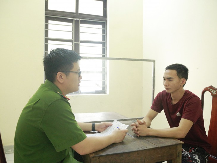 Liên tiếp bắt giữ các đối tượng cướp giật tài sản người đi đường - Ảnh 3. Liên tiếp bắt giữ các đối tượng cướp giật tài sản người đi đường - Ảnh 3.
