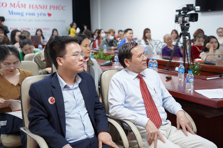 Ra mắt cuốn sách đặc biệt dành riêng cho các cặp vợ chồng đang mong con - Ảnh 3.