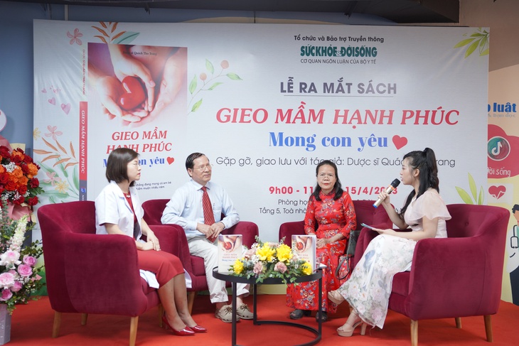 Ra mắt cuốn sách đặc biệt dành riêng cho các cặp vợ chồng đang mong con - Ảnh 2.