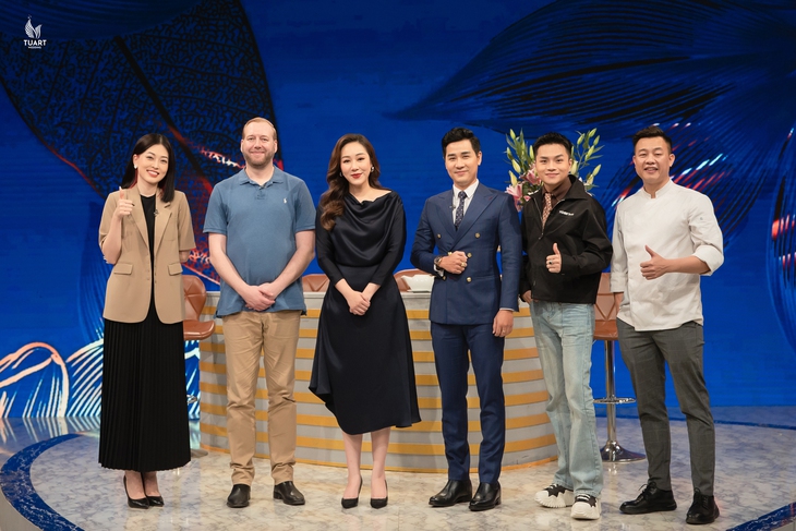 Hoa hậu Ngô Phương Lan: Cuộc sống viên mãn bên chồng Tây, nên duyên nhờ sự mai mối của MC Diễm Quỳnh - Ảnh 4. Hoa hậu Ngô Phương Lan: Cuộc sống viên mãn bên chồng Tây, nên duyên nhờ sự mai mối của MC Diễm Quỳnh - Ảnh 4.