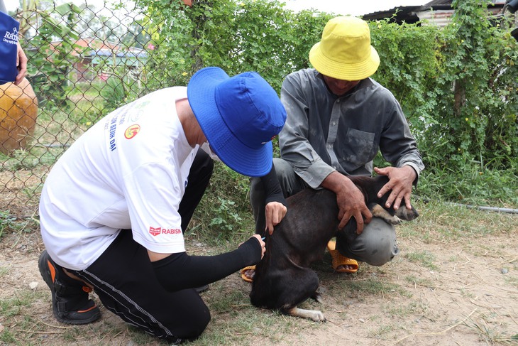 Long An đẩy lùi bệnh dại với chương trình “Tiêm phòng dại vì cộng đồng” - Ảnh 2. Long An đẩy lùi bệnh dại với chương trình “Tiêm phòng dại vì cộng đồng” - Ảnh 2.