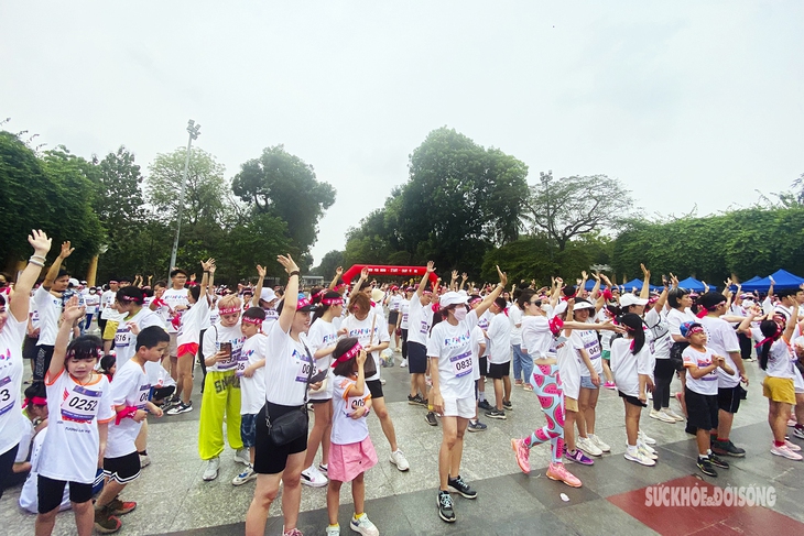 Hơn 1.000 học sinh Thủ đô tham gia "Chạy vì mẹ" - Ảnh 3.