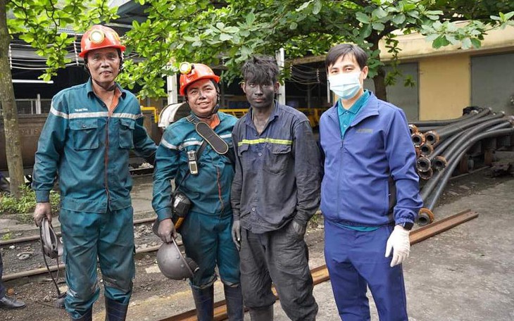 Căng thẳng giải cứu 2 công nhân mỏ than Quảng Ninh gặp nạn mắc kẹt trong hầm lò
