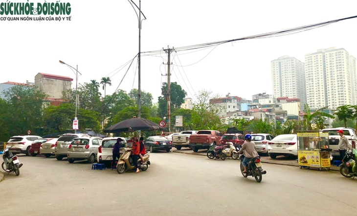 Thiếu trầm trọng chỗ xe ô tô tại các tòa nhà chung cư: Giải pháp nào gỡ rối? - Ảnh 1. Thiếu trầm trọng chỗ xe ô tô tại các tòa nhà chung cư: Giải pháp nào gỡ rối? - Ảnh 1.