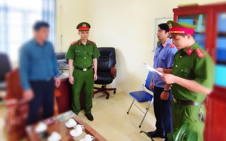 Bắt tạm giam hiệu trưởng có hành vi dâm ô học sinh