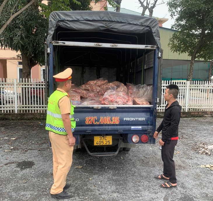 Xử phạt 30 triệu và buộc tiêu hủy 6 tạ cổ, cánh gà đông lạnh không rõ nguồn gốc xuất xứ - Ảnh 2. Xử phạt 30 triệu và buộc tiêu hủy 6 tạ cổ, cánh gà đông lạnh không rõ nguồn gốc xuất xứ - Ảnh 2.