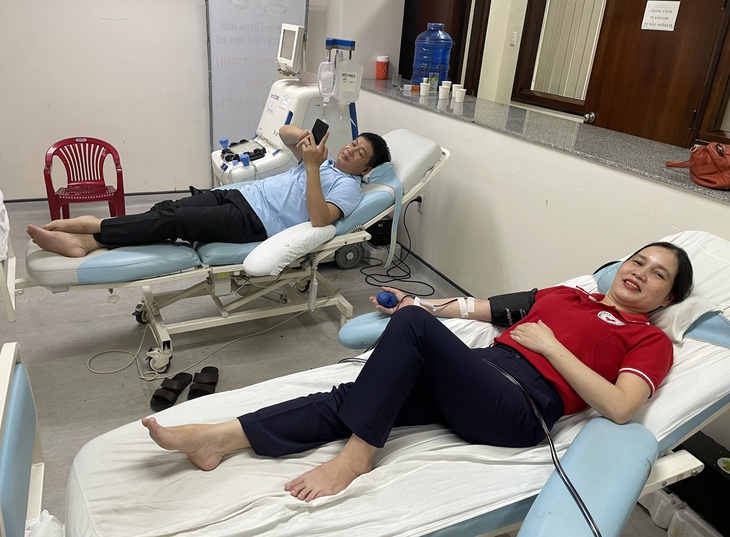 Chuyện về người phụ nữ 60 lần tình nguyện hiến máu cứu người - Ảnh 1. Chuyện về người phụ nữ 60 lần tình nguyện hiến máu cứu người - Ảnh 1.