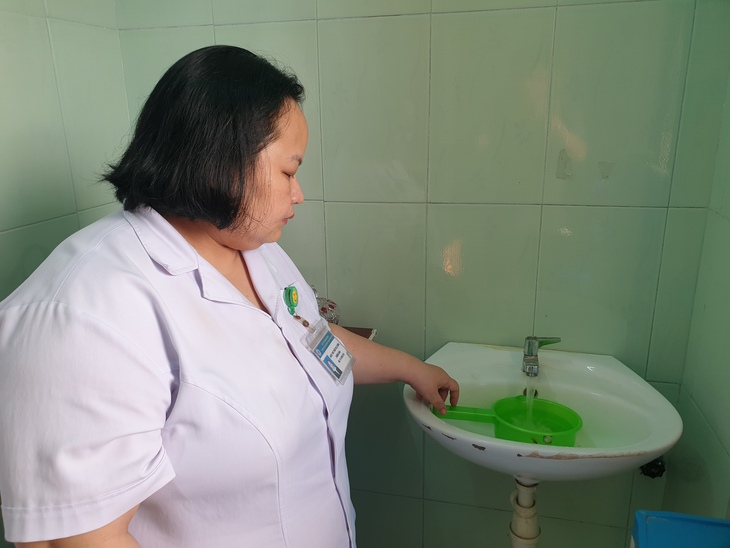 Bệnh viện gặp khó trong công tác khám, chữa bệnh vì thiếu nước sạch - Ảnh 2.