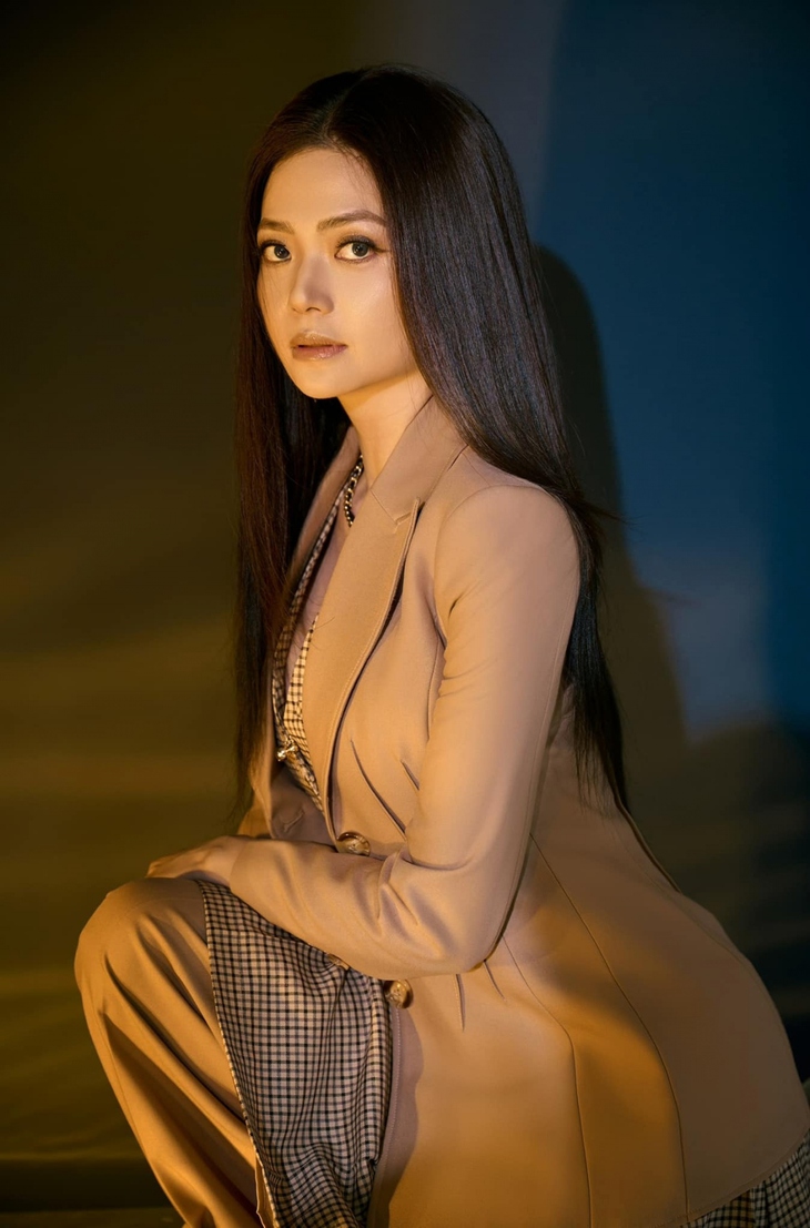 Kiều Anh - cô dâu cả 'Gia đình mình vui bất thình lình' thừa nhận 'làm nền' cho Lan Phương - Ảnh 4. Kiều Anh - cô dâu cả 'Gia đình mình vui bất thình lình' thừa nhận 'làm nền' cho Lan Phương - Ảnh 4.
