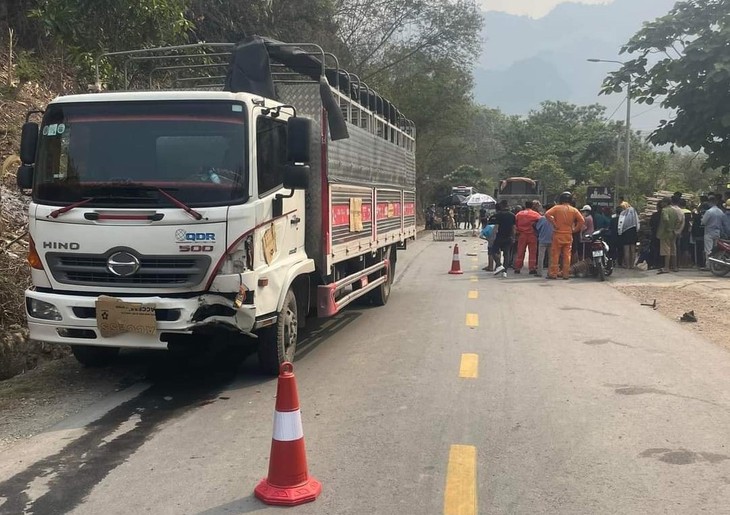 Nam thanh niên điều khiển xe ba gác tử vong sau va chạm với xe tải trên quốc lộ - Ảnh 1. Nam thanh niên điều khiển xe ba gác tử vong sau va chạm với xe tải trên quốc lộ - Ảnh 1.